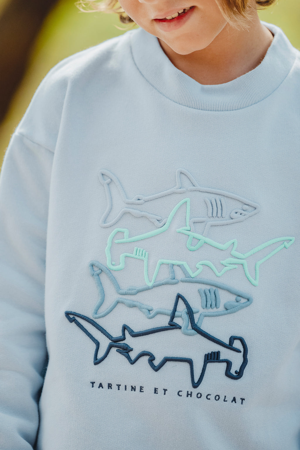 Sudadera - Azul lavado Ilustración tiburones