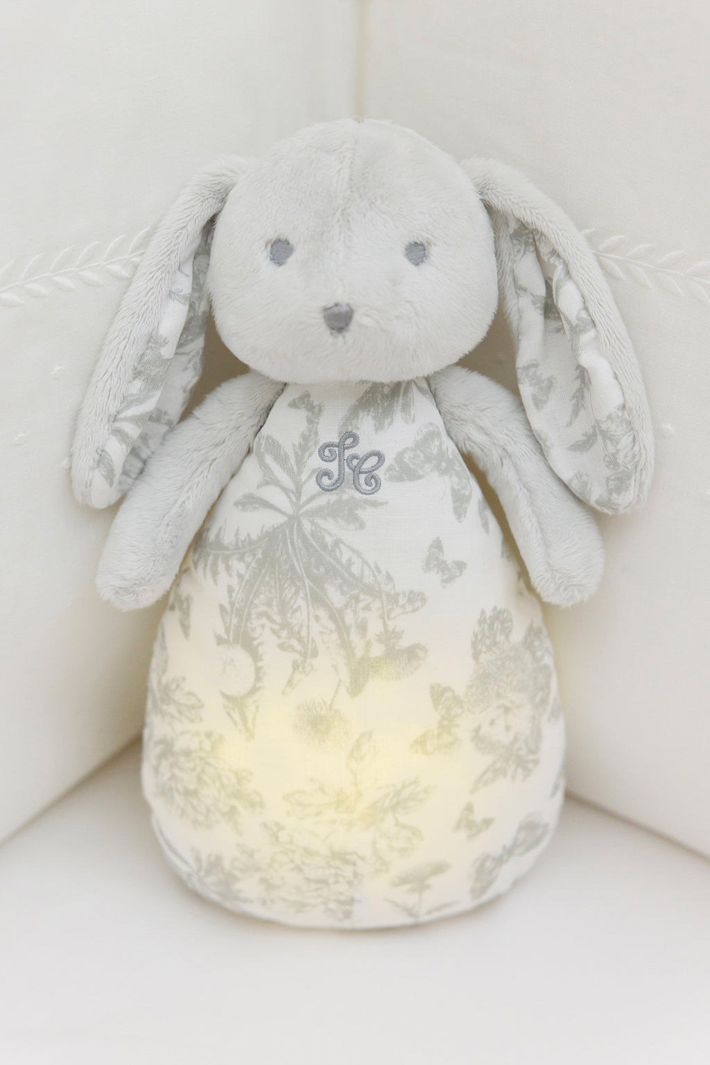 Augustin The Rabbit Musical Night Light - gedruckt Toile de Jouy Grau