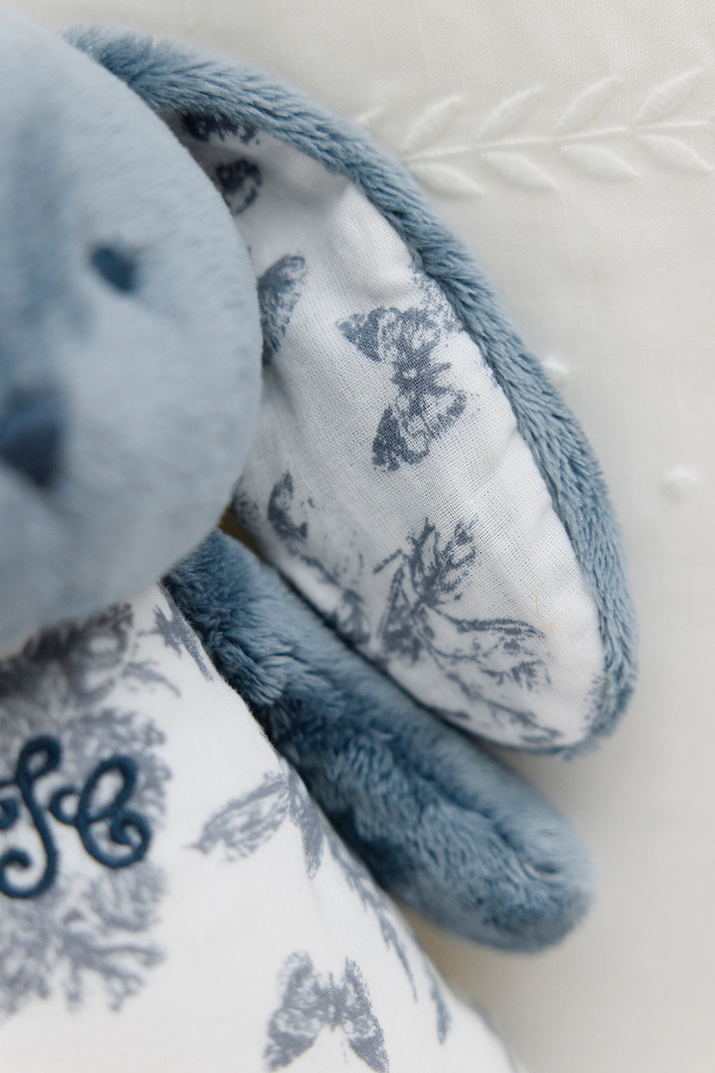 Augustin the Rabbit Musical Night Light - Stampato Toile de Jouy Blu