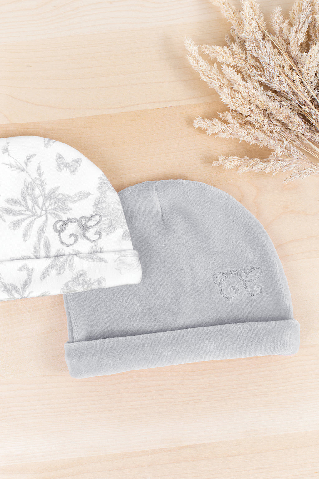 Gorro - Gris en Terciopelo Estampado inspiración toile de jouy