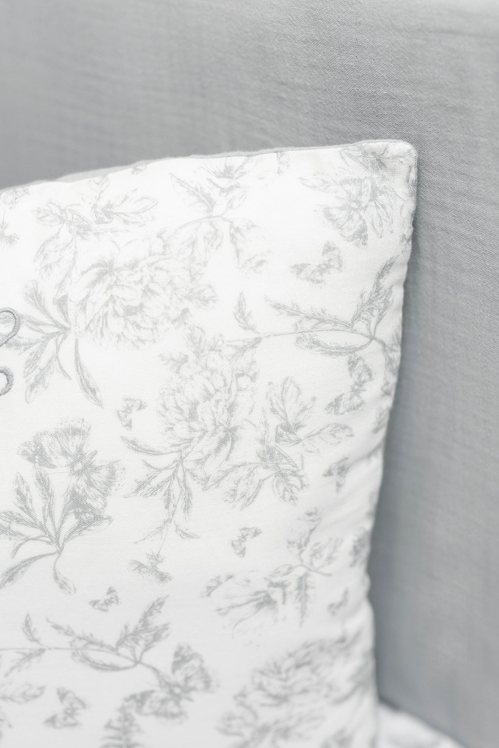 Coussin - Réversible imprimé inspiration toile de jouy gris