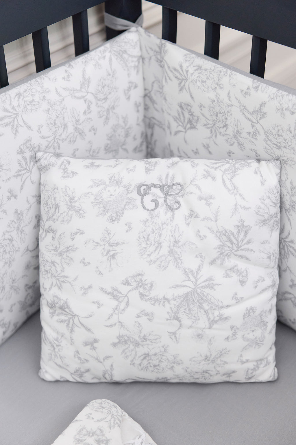 Coussin - Réversible imprimé inspiration toile de jouy gris