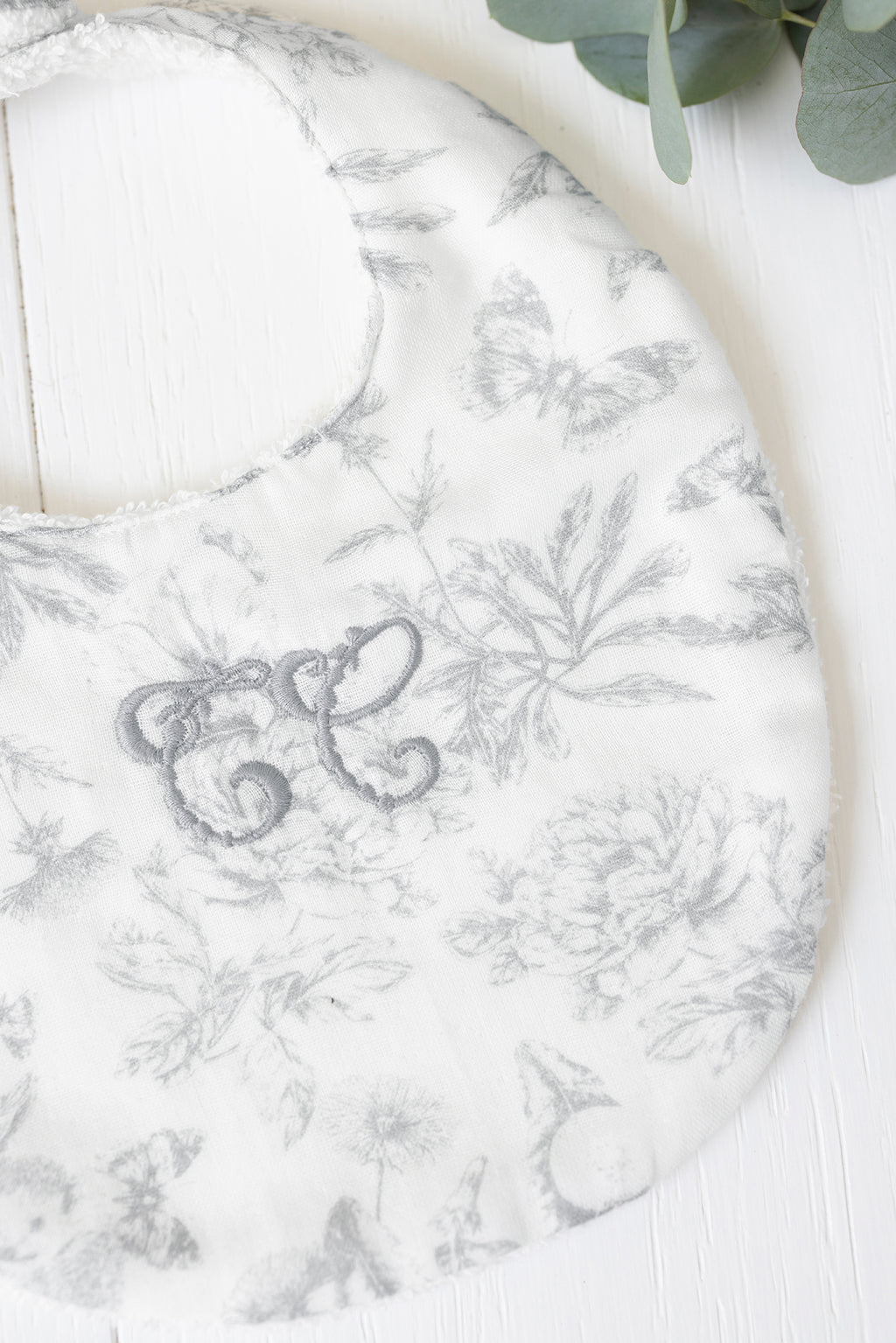 Bavoir - Imprimé inspiration toile de jouy gris T1