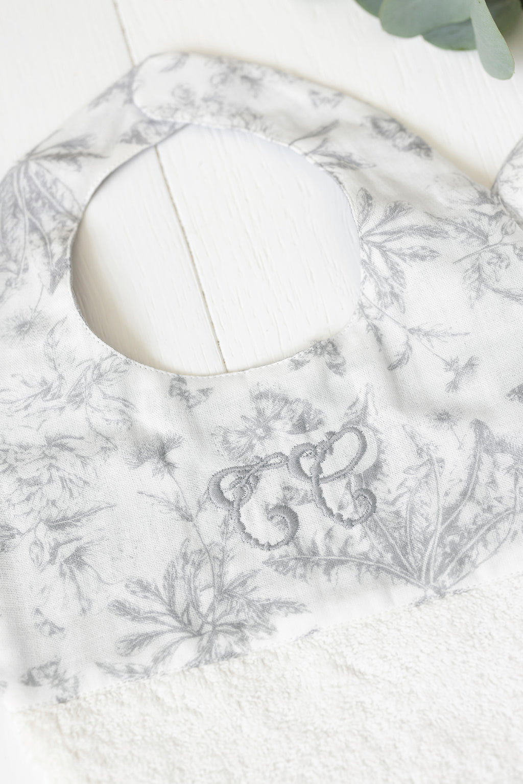 Bavoir - Imprimé inspiration toile de jouy gris T2