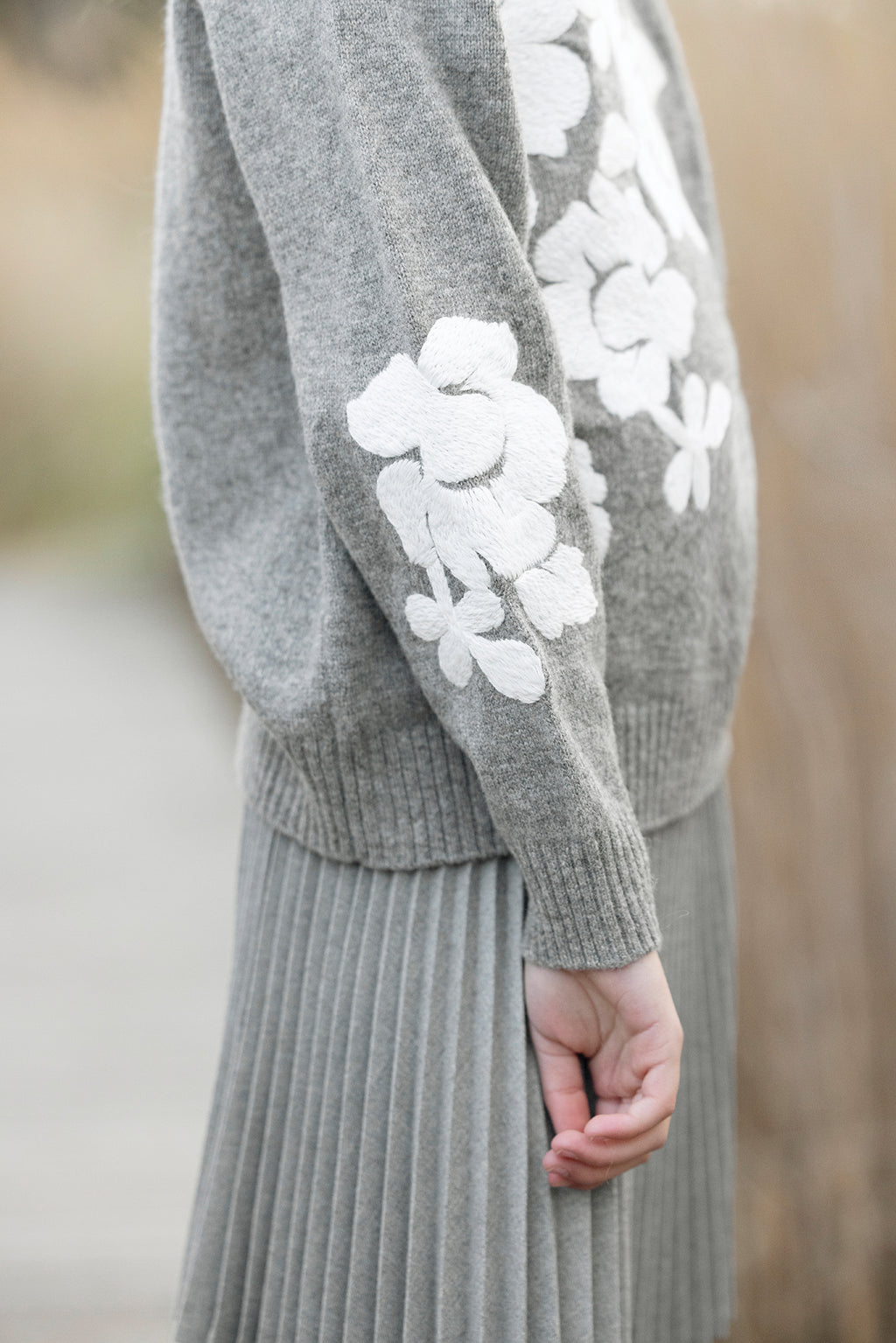 Pull - Gris broderie fleurie