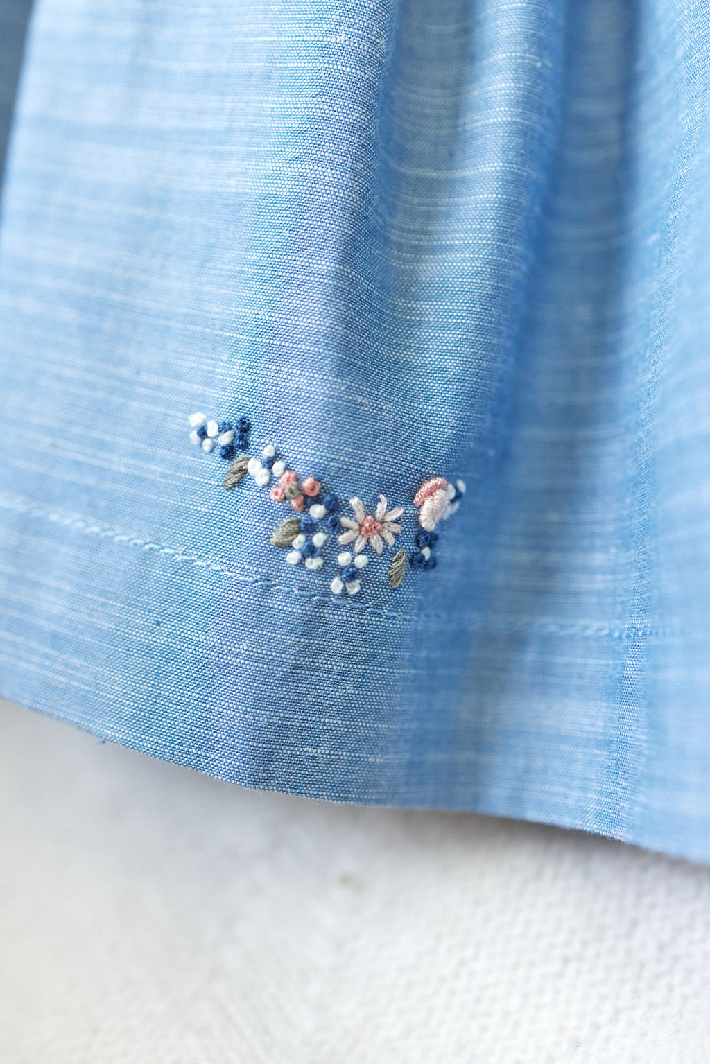 Robe - Bleu broderie fleurie